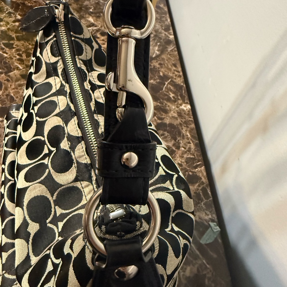 Black and Cream Signature Pattern Hobo Shoulder Bag - Picture 10 of 14